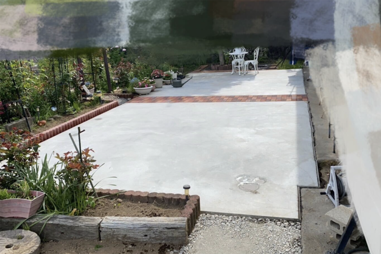 もう雑草に悩まされたくない・・・土間コンクリートですっきり！